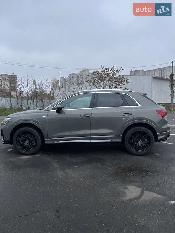 Внедорожник / Кроссовер Audi Q3 2023 в Одессе