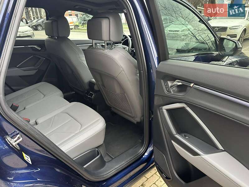 Внедорожник / Кроссовер Audi Q3 2023 в Киеве