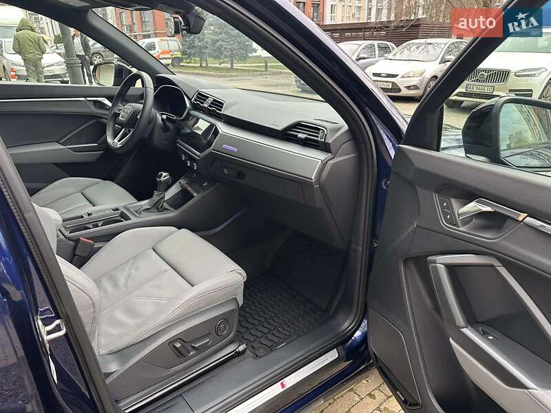 Внедорожник / Кроссовер Audi Q3 2023 в Киеве