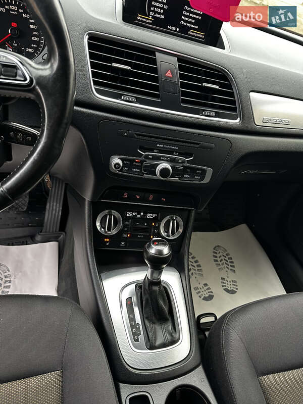 Позашляховик / Кросовер Audi Q3 2012 в Чернівцях