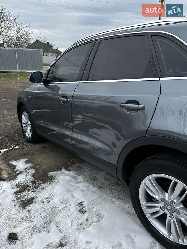 Позашляховик / Кросовер Audi Q3 2012 в Чернівцях