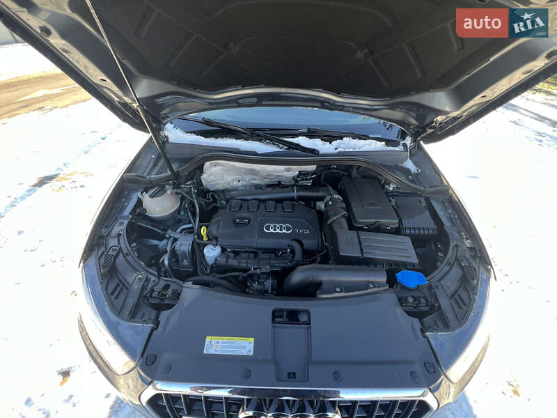 Позашляховик / Кросовер Audi Q3 2015 в Луцьку