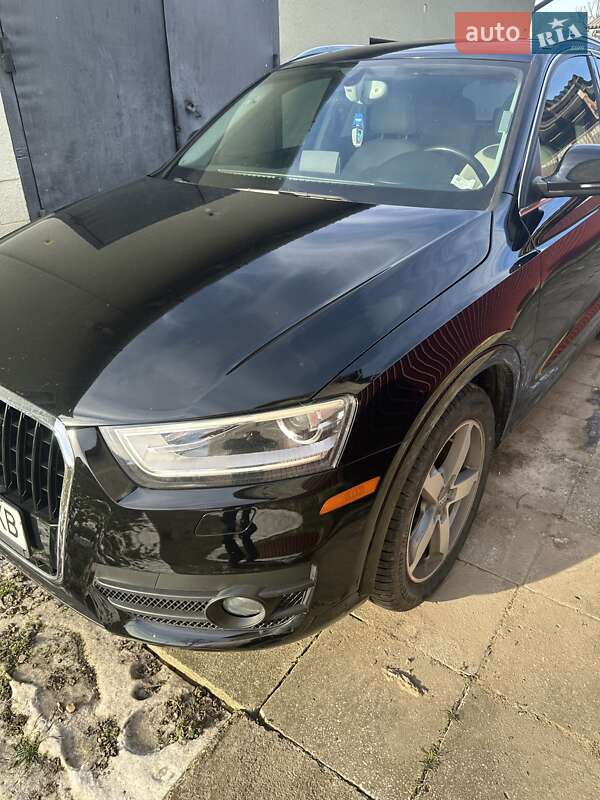 Позашляховик / Кросовер Audi Q3 2014 в Стрию