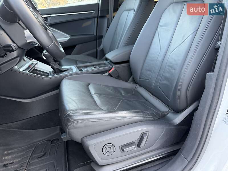 Позашляховик / Кросовер Audi Q3 2020 в Києві