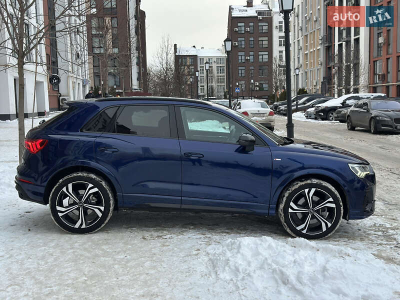 Внедорожник / Кроссовер Audi Q3 2023 в Киеве