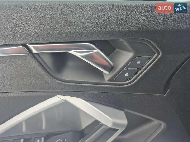 Внедорожник / Кроссовер Audi Q3 2021 в Житомире