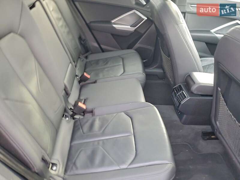 Внедорожник / Кроссовер Audi Q3 2019 в Днепре