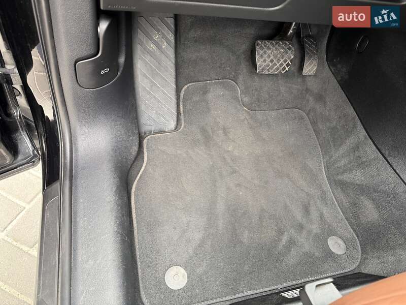 Внедорожник / Кроссовер Audi Q3 2019 в Киеве