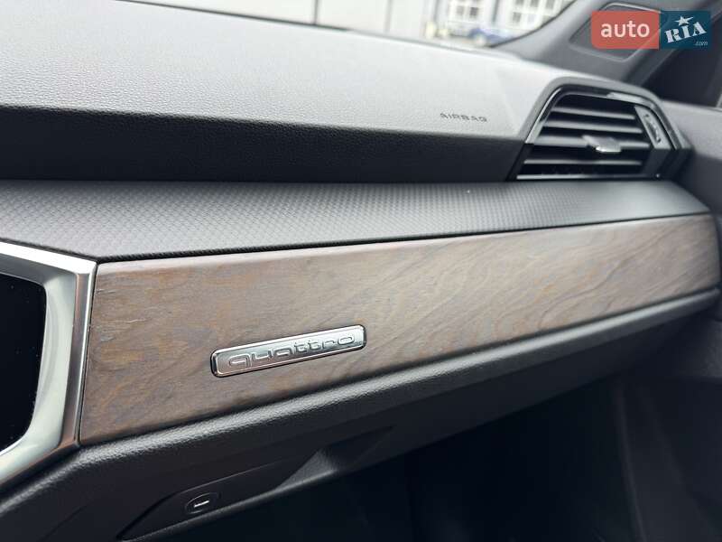 Внедорожник / Кроссовер Audi Q3 2019 в Киеве