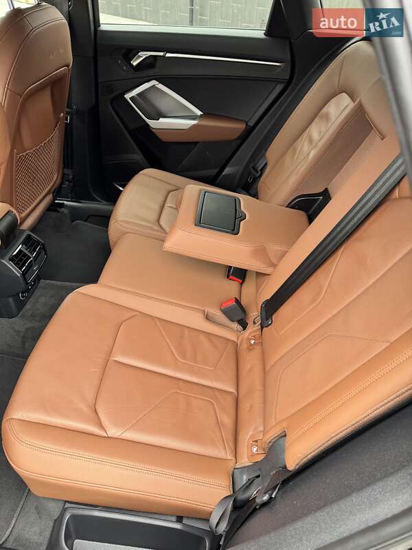 Внедорожник / Кроссовер Audi Q3 2019 в Киеве