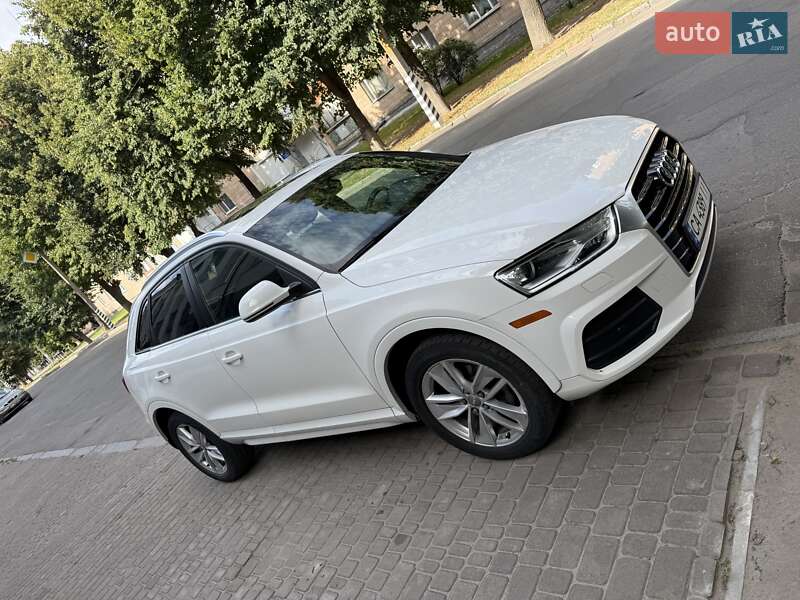 Внедорожник / Кроссовер Audi Q3 2017 в Лубнах