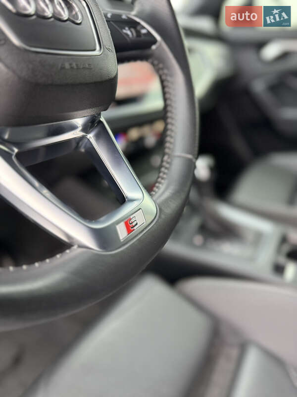 Внедорожник / Кроссовер Audi Q3 2020 в Шепетовке