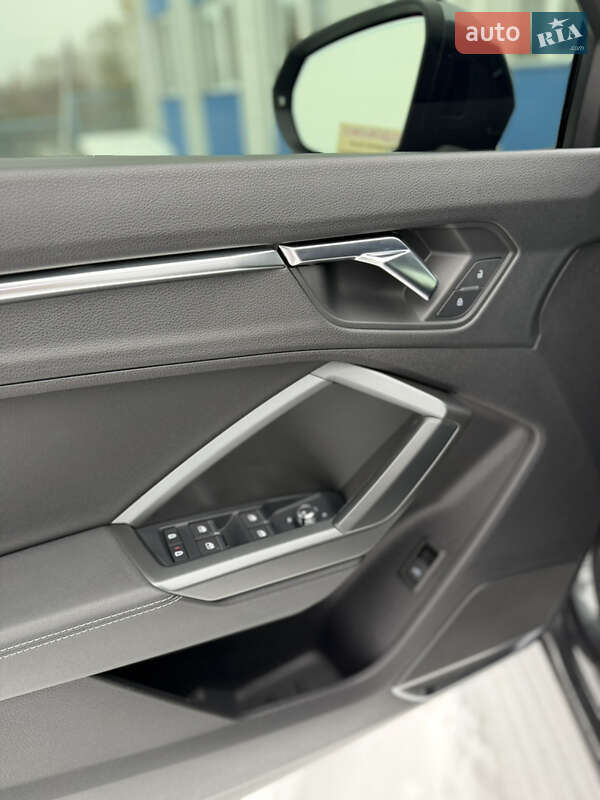 Внедорожник / Кроссовер Audi Q3 2020 в Шепетовке