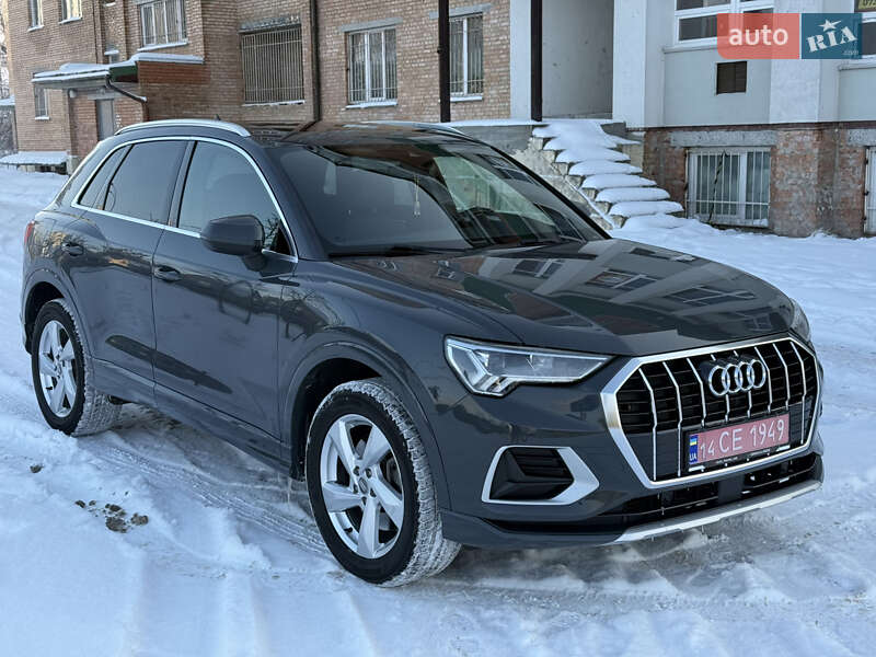 Внедорожник / Кроссовер Audi Q3 2019 в Киеве