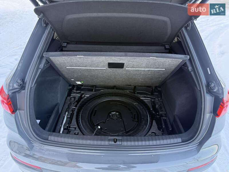 Внедорожник / Кроссовер Audi Q3 2019 в Киеве