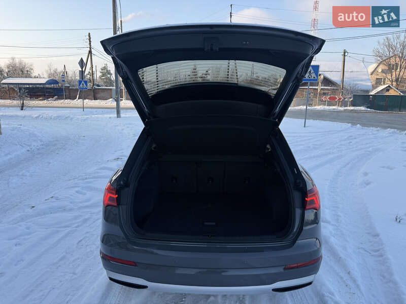 Внедорожник / Кроссовер Audi Q3 2019 в Киеве