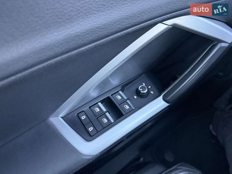 Внедорожник / Кроссовер Audi Q3 2019 в Киеве