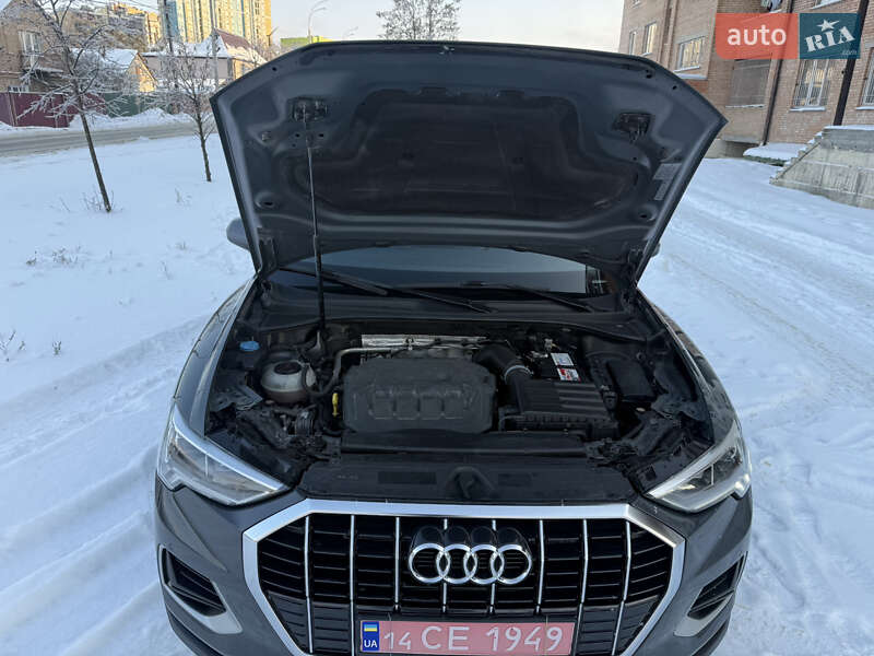 Внедорожник / Кроссовер Audi Q3 2019 в Киеве