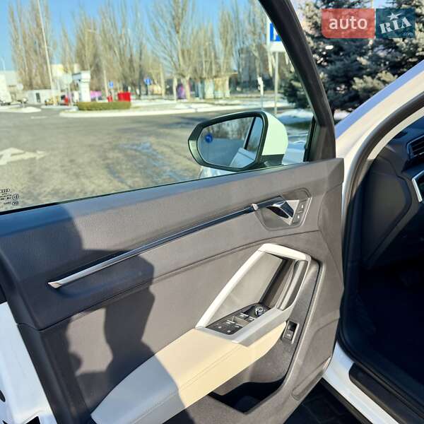 Внедорожник / Кроссовер Audi Q3 2019 в Одессе