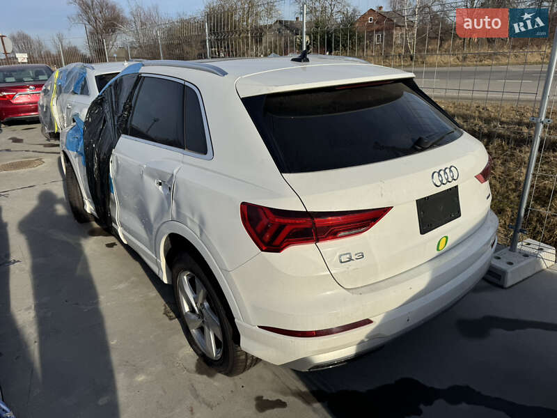 Внедорожник / Кроссовер Audi Q3 2021 в Львове