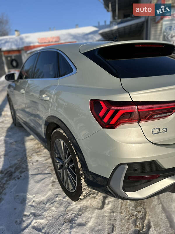 Внедорожник / Кроссовер Audi Q3 2021 в Чернигове
