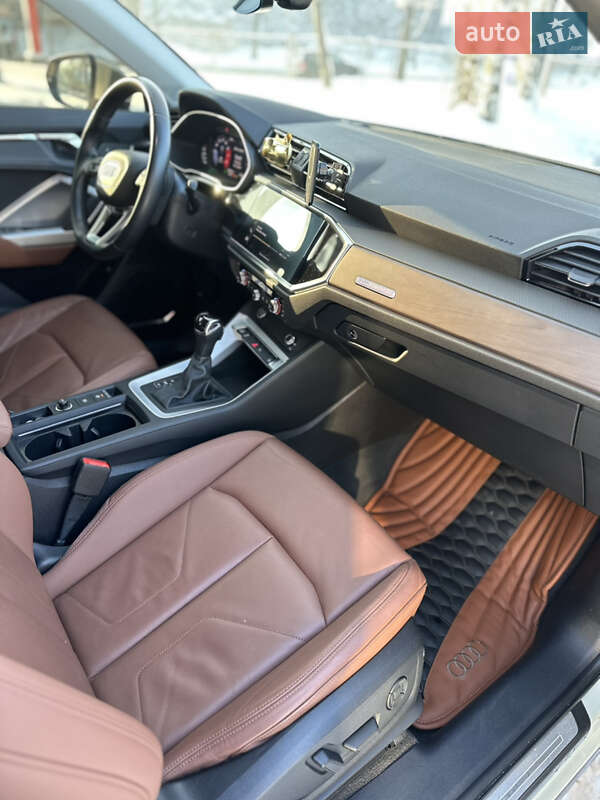 Внедорожник / Кроссовер Audi Q3 2021 в Чернигове