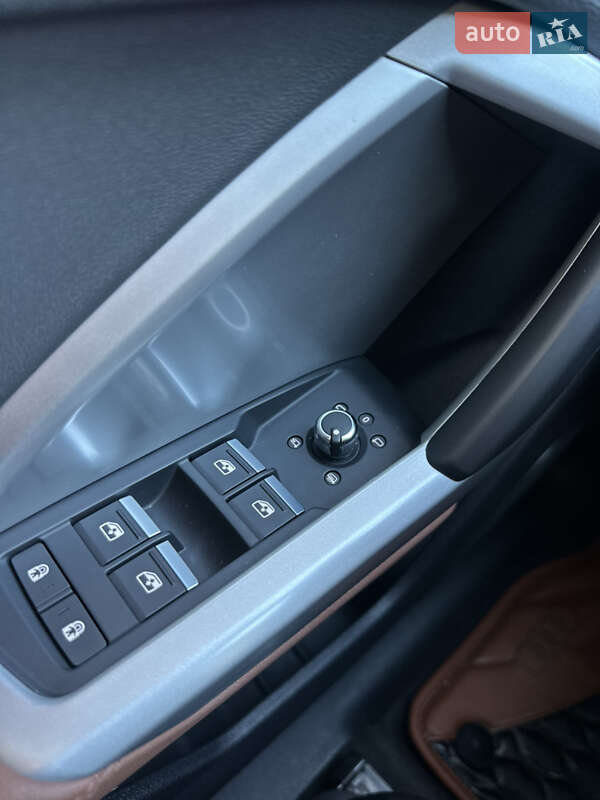 Внедорожник / Кроссовер Audi Q3 2021 в Чернигове