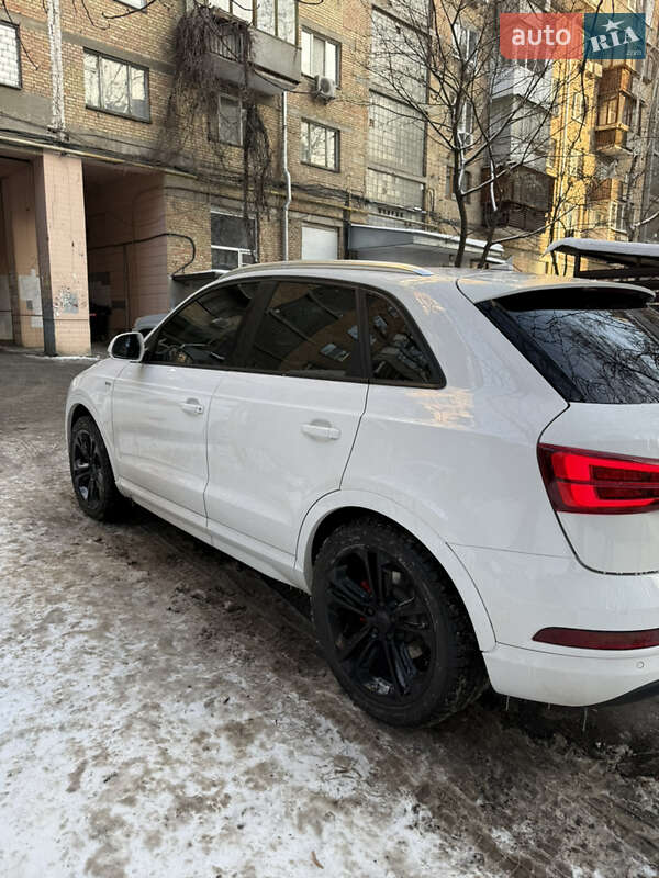 Внедорожник / Кроссовер Audi Q3 2017 в Киеве
