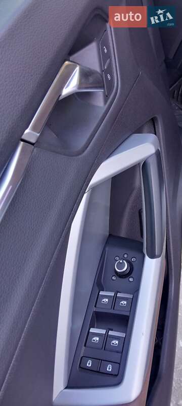 Внедорожник / Кроссовер Audi Q3 2021 в Стрые