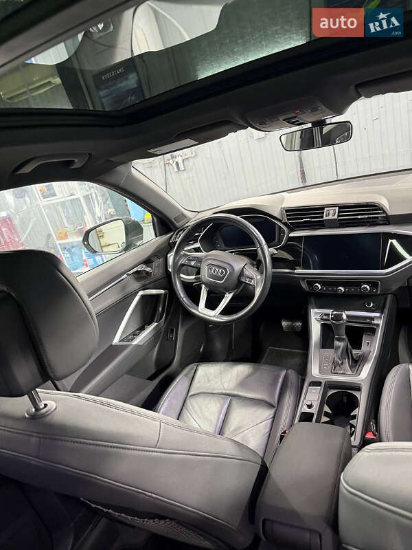 Внедорожник / Кроссовер Audi Q3 2019 в Камне-Каширском