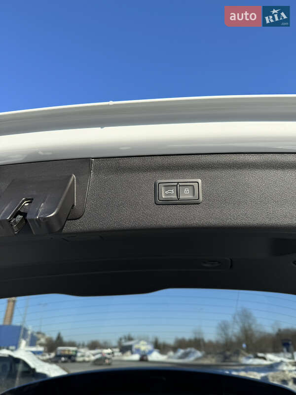 Внедорожник / Кроссовер Audi Q3 2018 в Львове