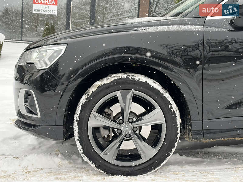 Внедорожник / Кроссовер Audi Q3 2019 в Ужгороде
