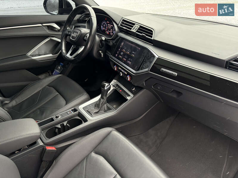 Внедорожник / Кроссовер Audi Q3 2019 в Ужгороде