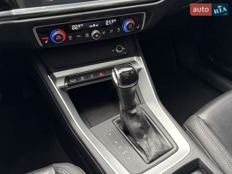 Внедорожник / Кроссовер Audi Q3 2019 в Ужгороде