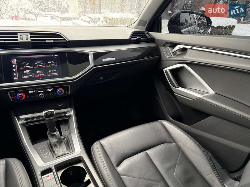 Внедорожник / Кроссовер Audi Q3 2019 в Ужгороде