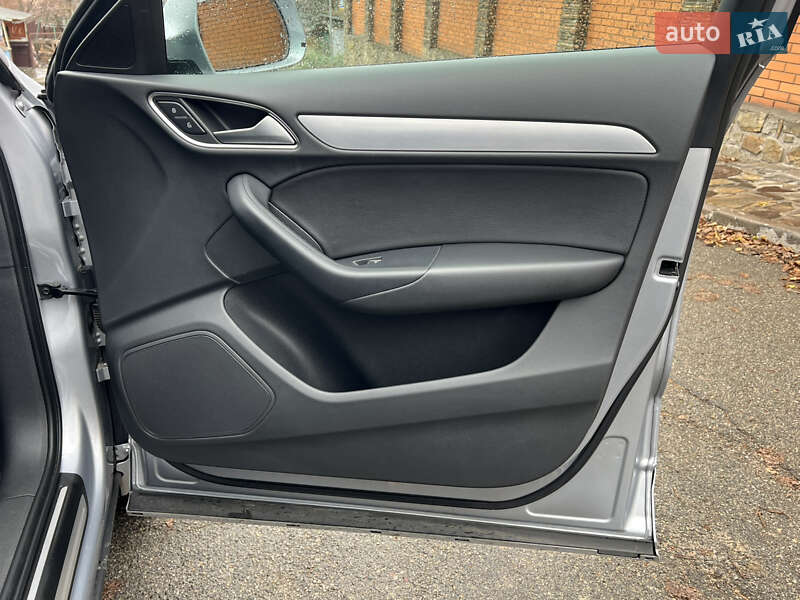 Позашляховик / Кросовер Audi Q3 2017 в Києві