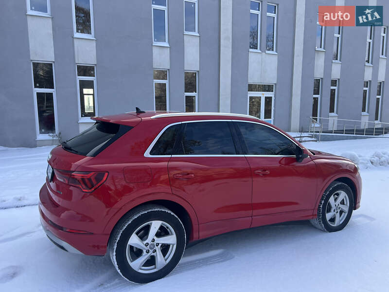 Внедорожник / Кроссовер Audi Q3 2019 в Сумах