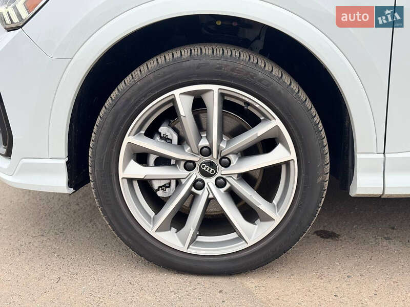 Внедорожник / Кроссовер Audi Q3 2024 в Киеве