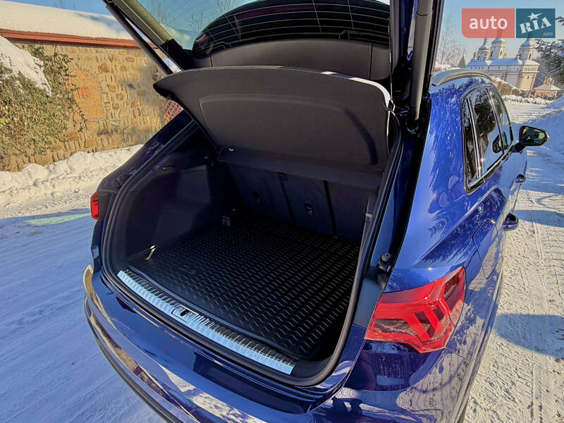 Позашляховик / Кросовер Audi Q3 2024 в Чернівцях