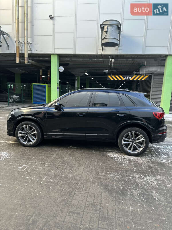 Позашляховик / Кросовер Audi Q3 2024 в Києві
