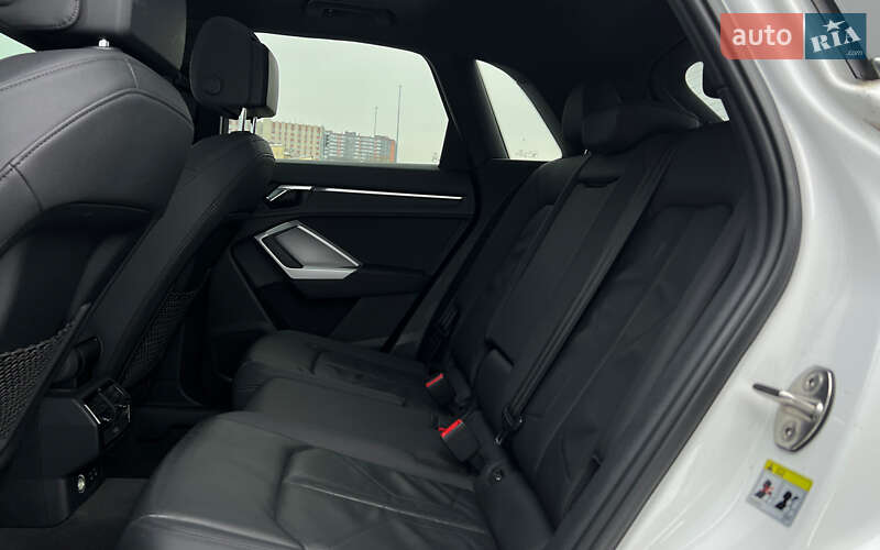 Внедорожник / Кроссовер Audi Q3 2019 в Львове