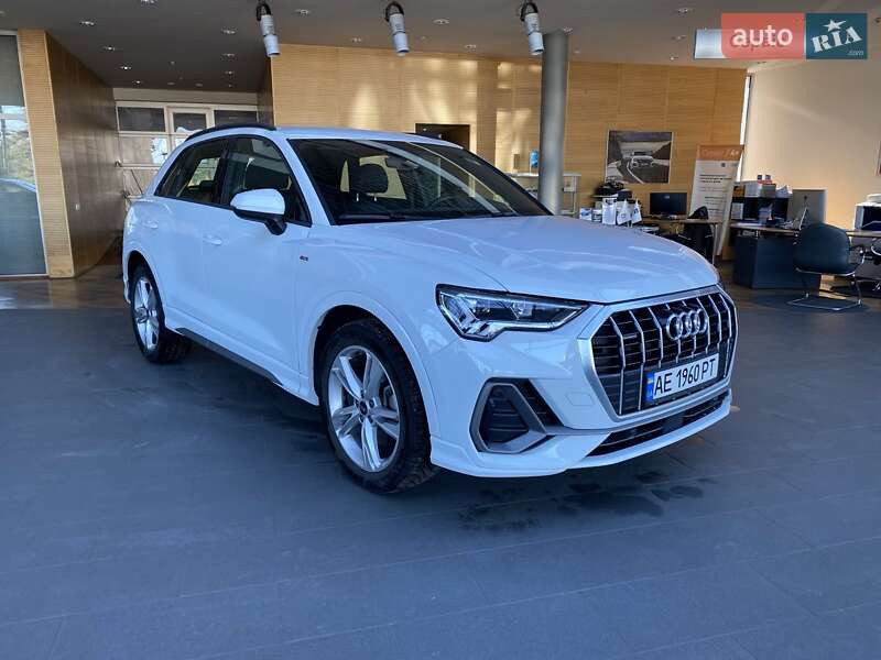 Позашляховик / Кросовер Audi Q3 2022 в Дніпрі