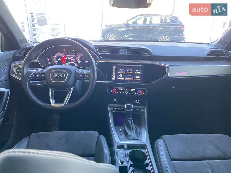 Позашляховик / Кросовер Audi Q3 2022 в Дніпрі
