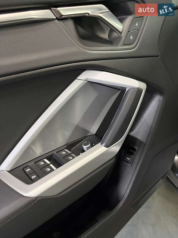 Позашляховик / Кросовер Audi Q3 2022 в Києві