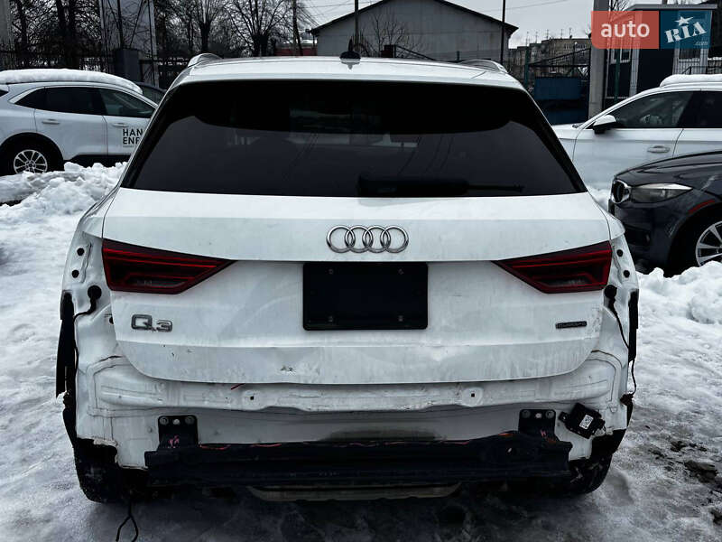 Позашляховик / Кросовер Audi Q3 2019 в Стрию