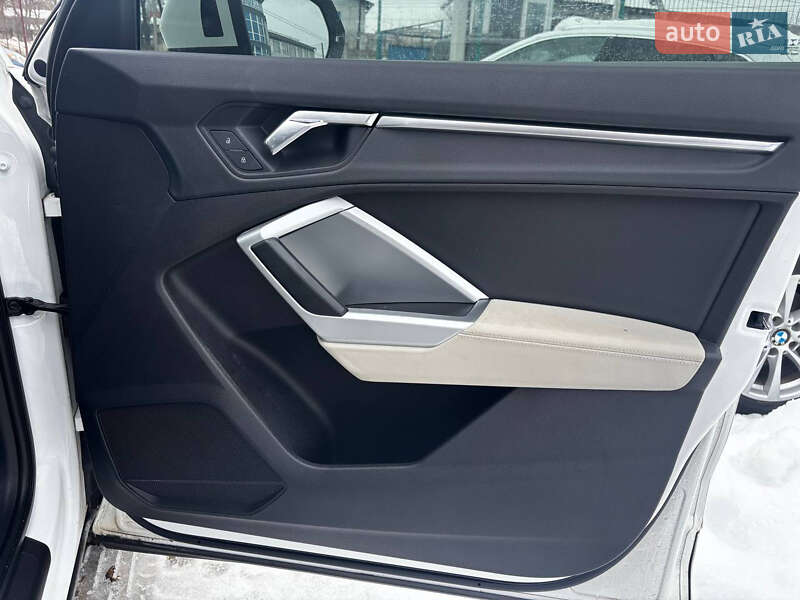 Позашляховик / Кросовер Audi Q3 2019 в Стрию