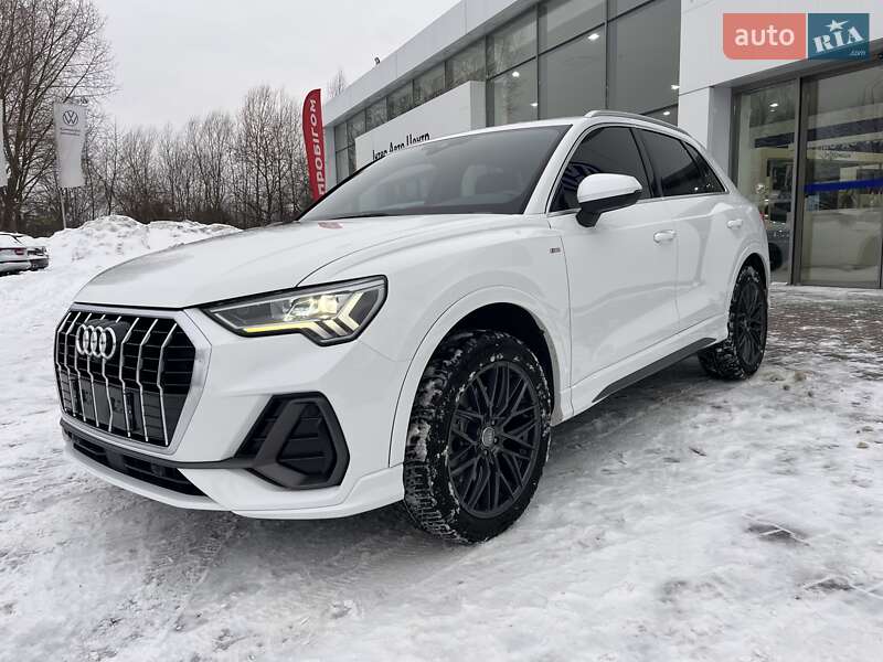 Позашляховик / Кросовер Audi Q3 2021 в Житомирі
