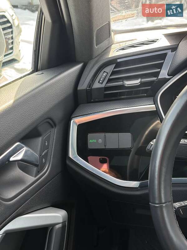 Позашляховик / Кросовер Audi Q3 2020 в Стрию