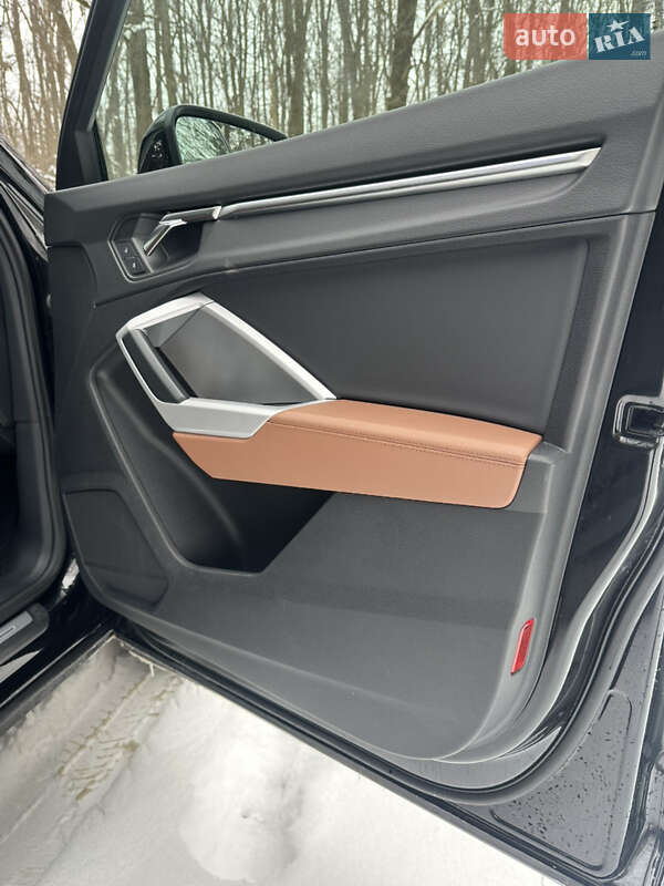 Позашляховик / Кросовер Audi Q3 2023 в Києві фото 40 Позашляховик / Кросовер Audi Q3 2023 в Києві