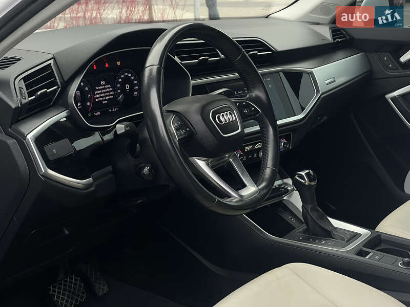 Позашляховик / Кросовер Audi Q3 2019 в Києві